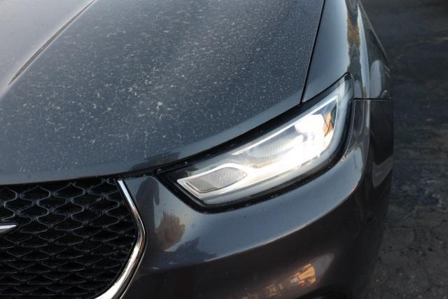 Photo of 2023 Granite Crystal Clearcoat Metallic Chrysler Pacifica