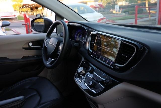 Photo of 2023 Granite Crystal Clearcoat Metallic Chrysler Pacifica