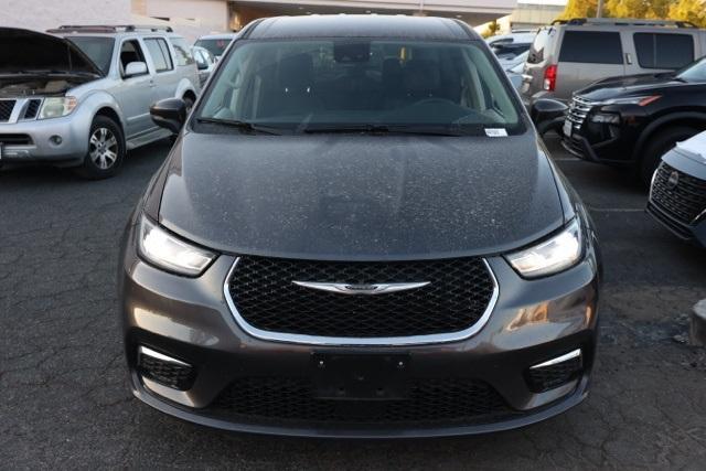 Photo of 2023 Granite Crystal Clearcoat Metallic Chrysler Pacifica