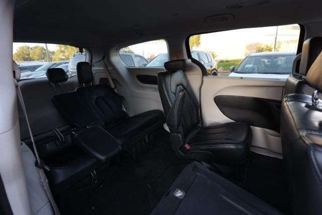 Photo of 2023 Granite Crystal Clearcoat Metallic Chrysler Pacifica