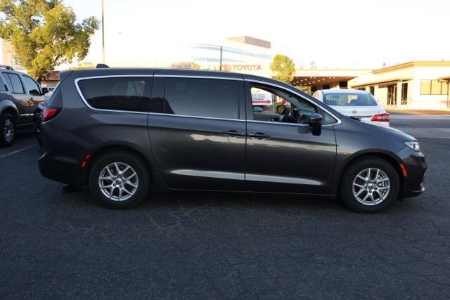 Photo of 2023 Granite Crystal Clearcoat Metallic Chrysler Pacifica