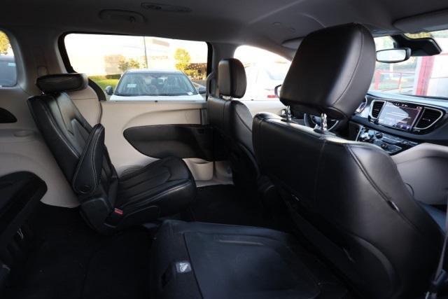 Photo of 2023 Granite Crystal Clearcoat Metallic Chrysler Pacifica