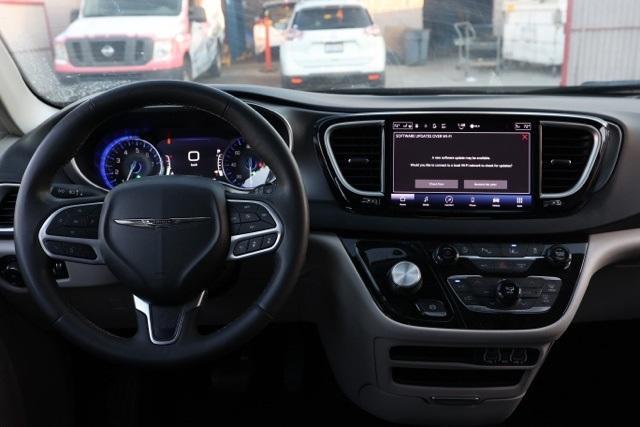 Photo of 2023 Granite Crystal Clearcoat Metallic Chrysler Pacifica