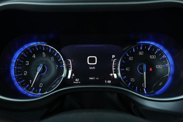 Photo of 2023 Granite Crystal Clearcoat Metallic Chrysler Pacifica