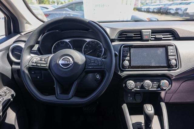 Photo of 2025 Brilliant Silver Metallic Nissan Versa