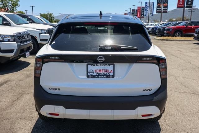 Photo of 2025 2t Wht Blk Roof Nissan Kicks