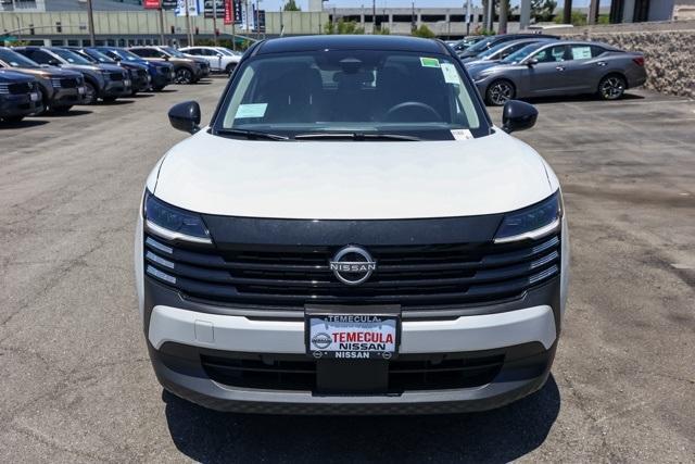 Photo of 2025 2t Wht Blk Roof Nissan Kicks