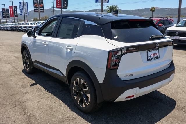 Photo of 2025 2t Wht Blk Roof Nissan Kicks