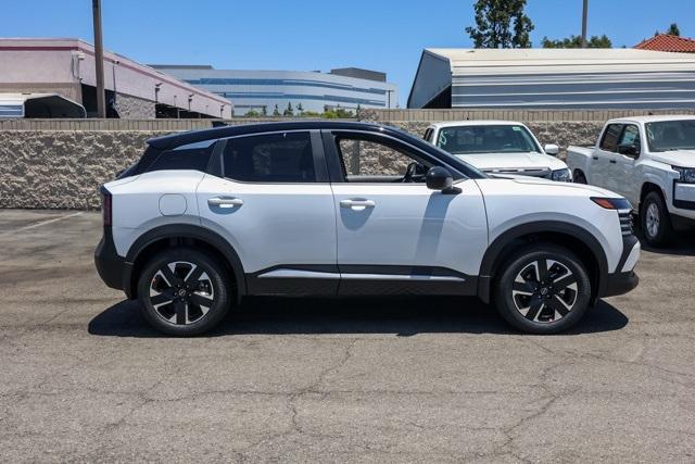 Photo of 2025 2t Wht Blk Roof Nissan Kicks
