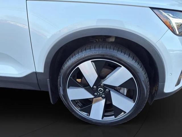 Photo of 2022 Crystal White Metallic Volvo C40 Recharge Pure Electric