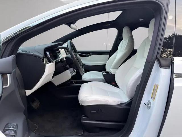 Photo of 2020 Pearl White Multi-Coat Tesla Model X