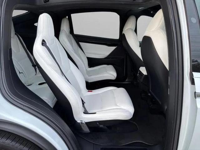 Photo of 2020 Pearl White Multi-Coat Tesla Model X