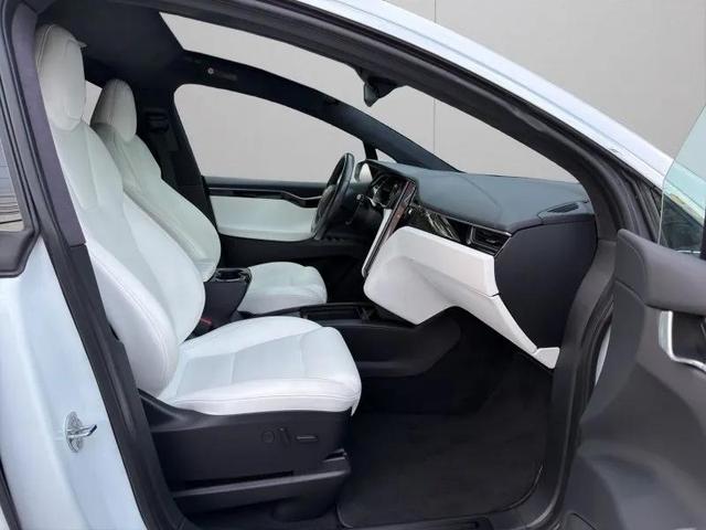 Photo of 2020 Pearl White Multi-Coat Tesla Model X