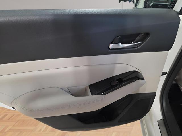 Photo of 2022 Pearl White Tricoat Nissan Altima