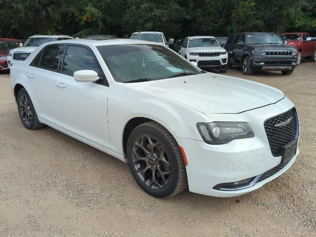 Photo of 2016 Bright White Clearcoat Chrysler 300