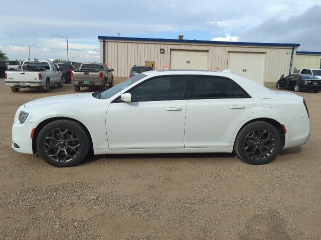 Photo of 2016 Bright White Clearcoat Chrysler 300