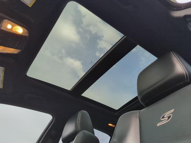 Photo of 2016 Bright White Clearcoat Chrysler 300