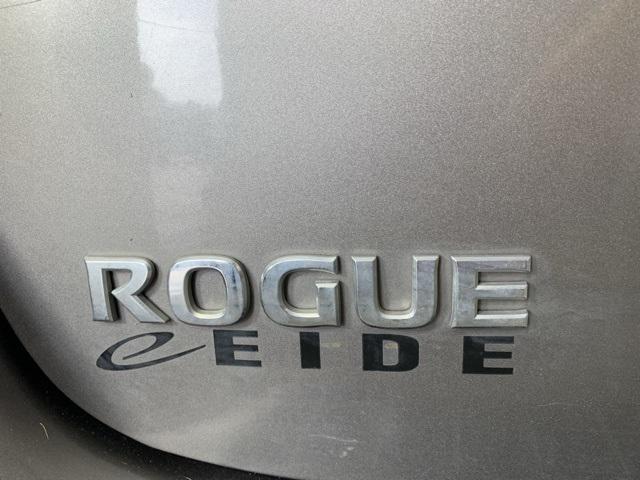 Photo of 2013 Platinum Graphite Metallic Nissan Rogue
