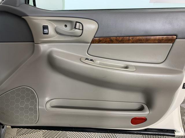 Photo of 2005 White Chevrolet Impala