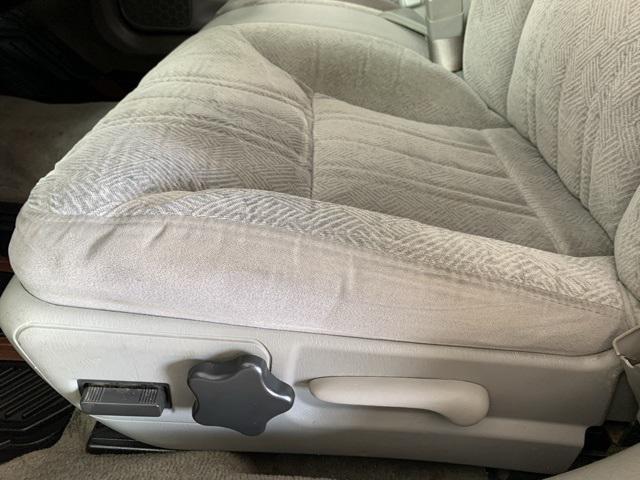 Photo of 2005 White Chevrolet Impala