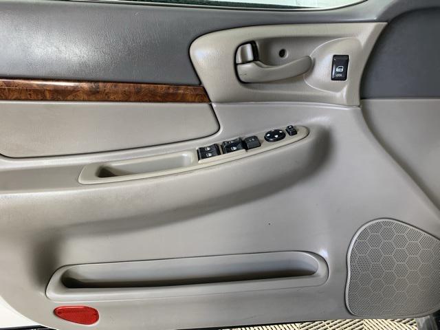 Photo of 2005 White Chevrolet Impala