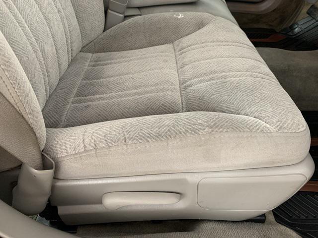 Photo of 2005 White Chevrolet Impala