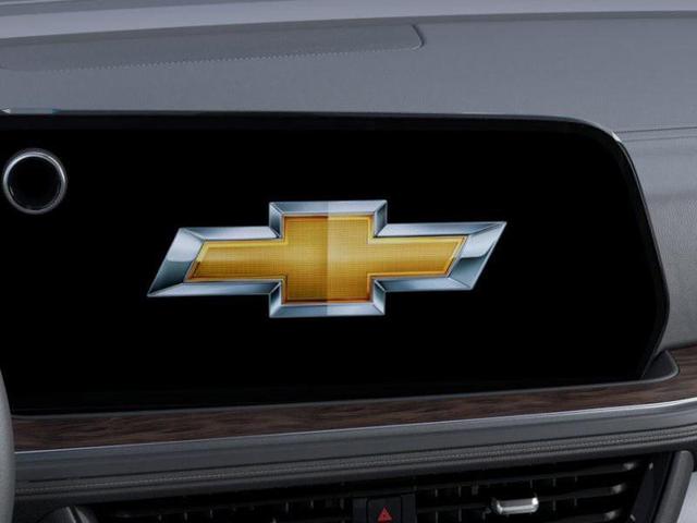 Photo of 2025 Iridescent Pearl Tricoat Chevrolet Suburban