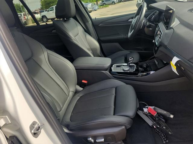 Photo of 2023 Mineral White Metallic BMW X3