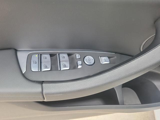 Photo of 2023 Mineral White Metallic BMW X3