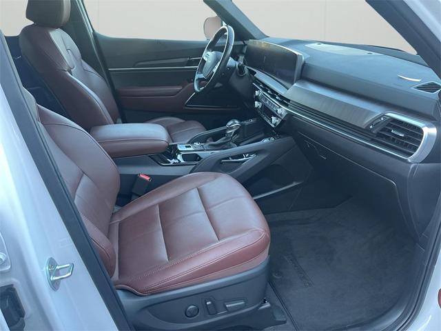 Photo of 2023 Glacial White Pearl Kia Telluride