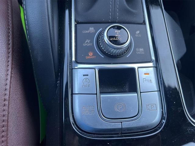 Photo of 2023 Glacial White Pearl Kia Telluride