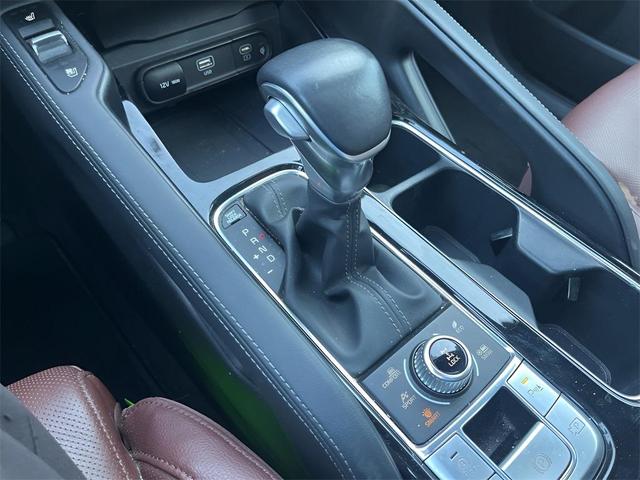 Photo of 2023 Glacial White Pearl Kia Telluride