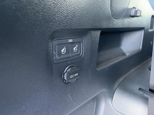 Photo of 2023 Glacial White Pearl Kia Telluride