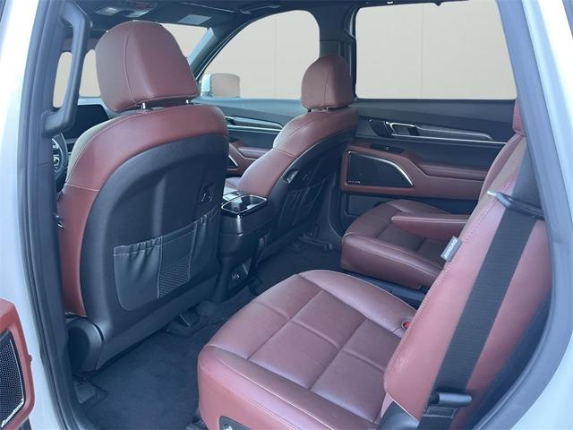 Photo of 2023 Glacial White Pearl Kia Telluride