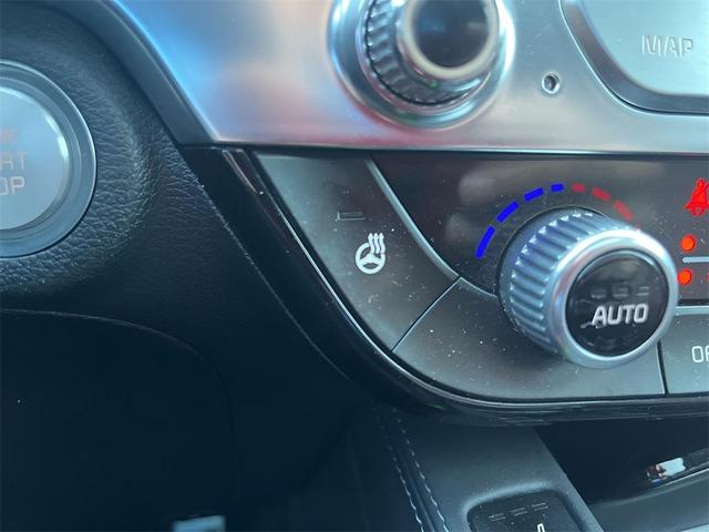 Photo of 2023 Glacial White Pearl Kia Telluride