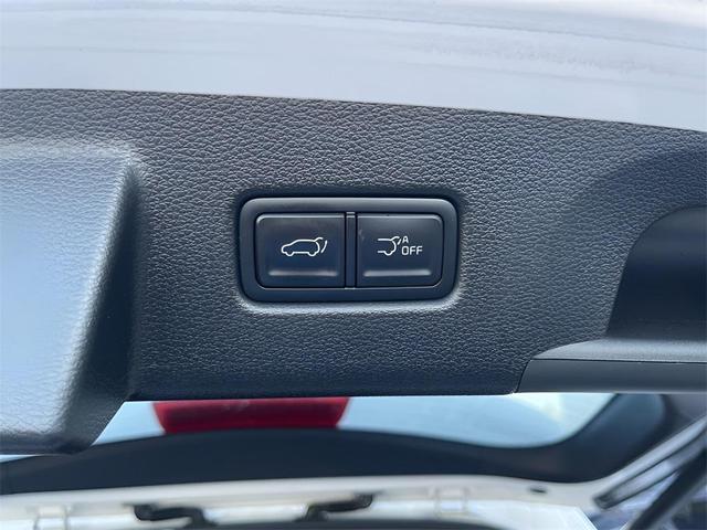 Photo of 2023 Glacial White Pearl Kia Telluride