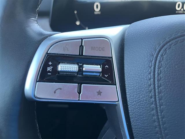 Photo of 2023 Glacial White Pearl Kia Telluride