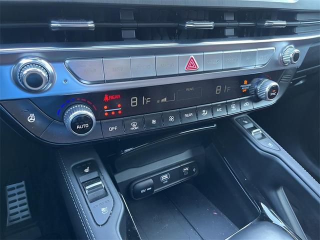 Photo of 2023 Glacial White Pearl Kia Telluride
