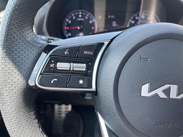 Photo of 2022 Snow White Pearl Kia Forte