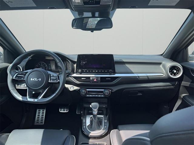 Photo of 2022 Snow White Pearl Kia Forte