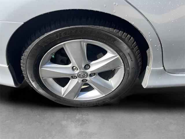 Photo of 2011 Classic Silver Metallic Toyota Camry