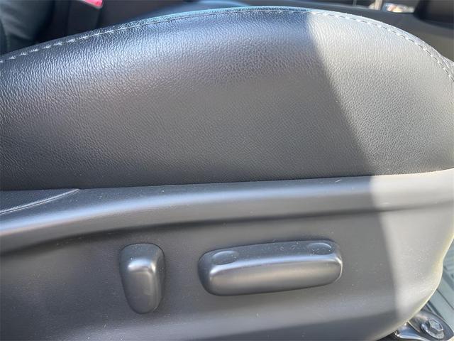 Photo of 2011 Classic Silver Metallic Toyota Camry