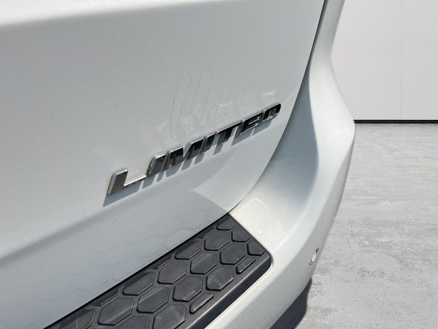Photo of 2016 Bright White Clearcoat Dodge Durango