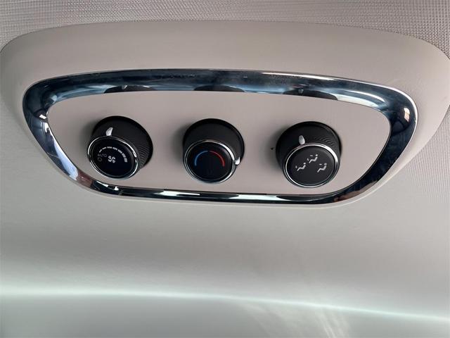 Photo of 2016 Bright White Clearcoat Dodge Durango