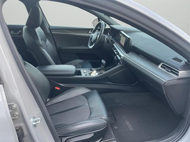 Photo of 2023 Wolf Gray Kia K5