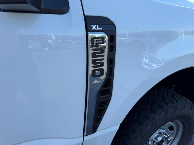 Photo of 2026 Oxford White Ford F-250