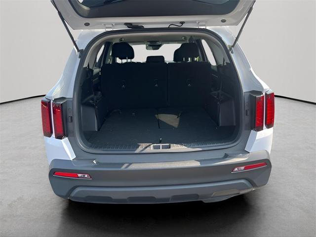 Photo of 2022 Glacial White Pearl Kia Sorento