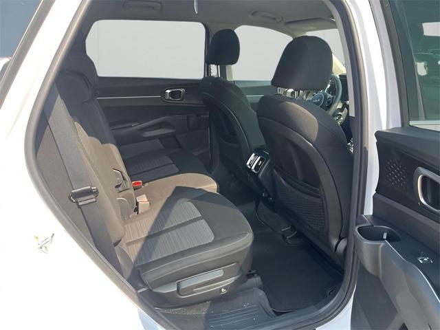 Photo of 2022 Glacial White Pearl Kia Sorento