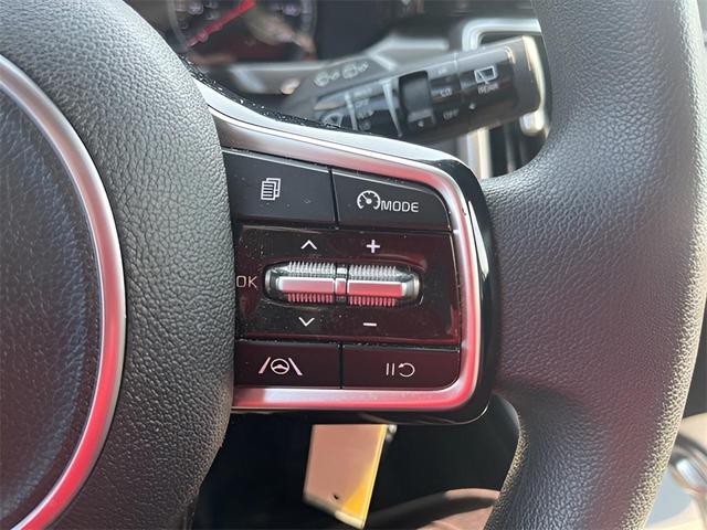 Photo of 2022 Glacial White Pearl Kia Sorento