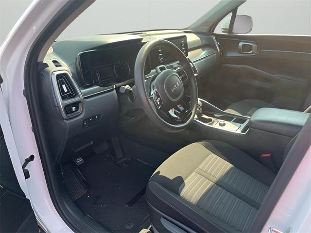Photo of 2022 Glacial White Pearl Kia Sorento